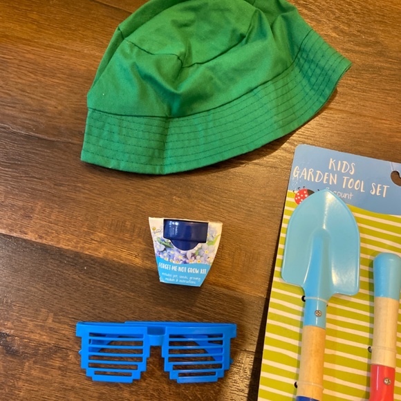 NEW GARDEN TOOL SET FOR KIDS BUCKET HAT + PLAY GLASSES - Picture 3 of 6